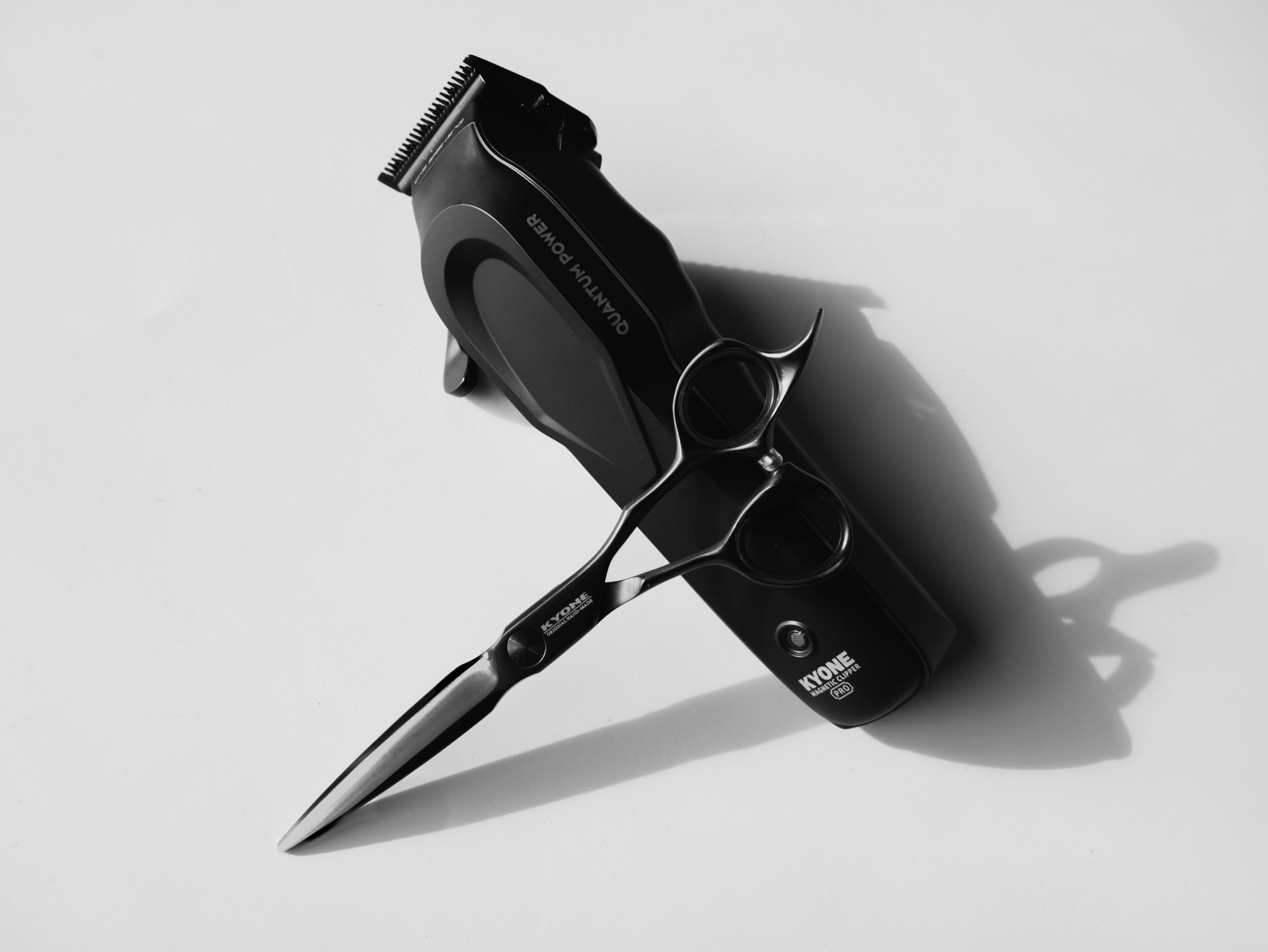 Kyone Quantum Pro Magnetic Clipper + FREE 810 Black Titanium | 5,7"